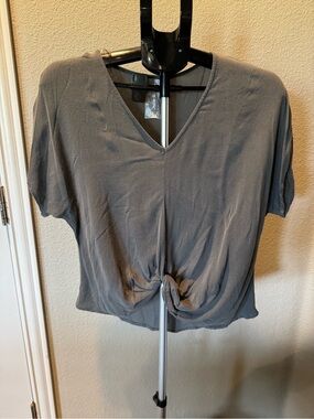 Sadie & Sage Gray V-Neck Knot Crop Top Sz S